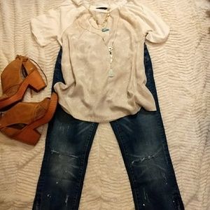 White and creamy snake skin print tee